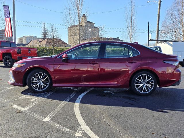 2022 Toyota Camry Hybrid XLE