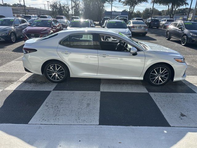 2022 Toyota Camry Hybrid XLE