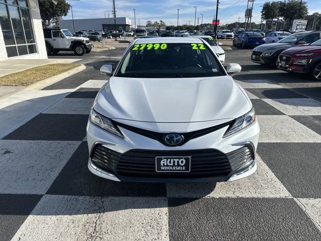 2022 Toyota Camry Hybrid XLE