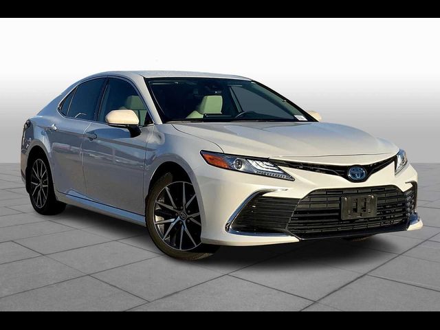 2022 Toyota Camry Hybrid XLE