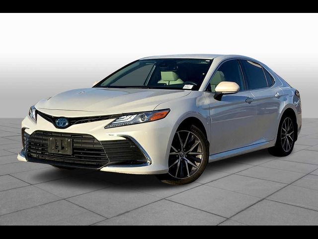 2022 Toyota Camry Hybrid XLE