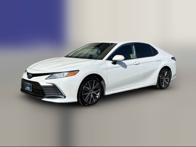 2022 Toyota Camry Hybrid XLE