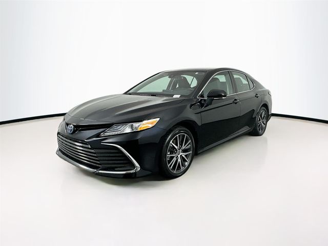 2022 Toyota Camry Hybrid XLE