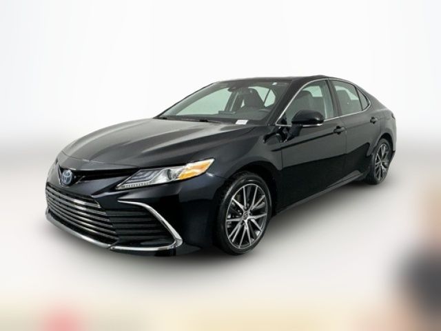 2022 Toyota Camry Hybrid XLE