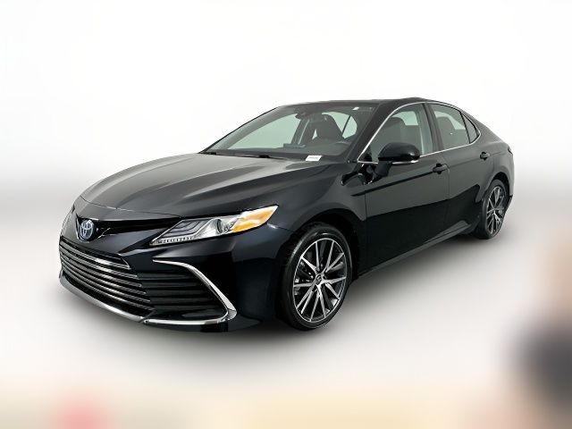 2022 Toyota Camry Hybrid XLE