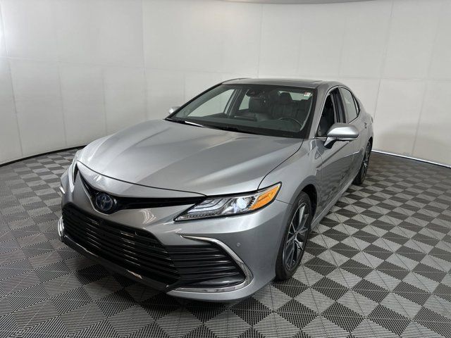 2022 Toyota Camry Hybrid XLE