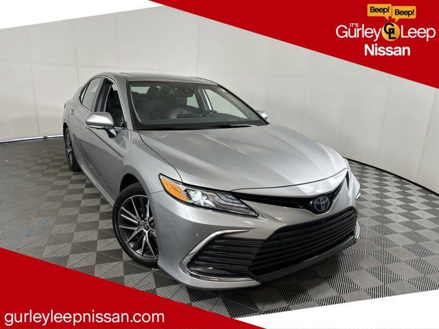 2022 Toyota Camry Hybrid XLE