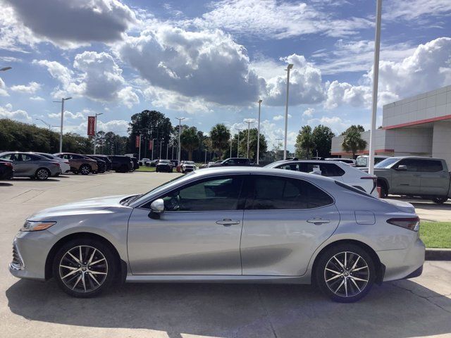 2022 Toyota Camry Hybrid XLE