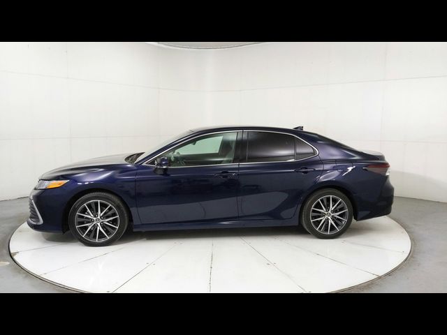 2022 Toyota Camry Hybrid XLE