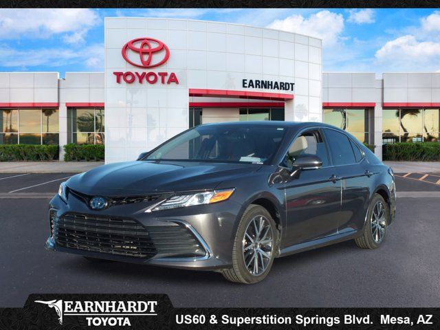 2022 Toyota Camry Hybrid XLE