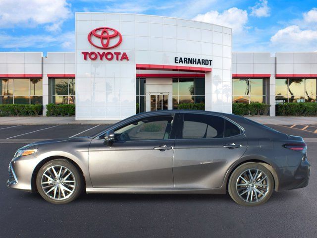 2022 Toyota Camry Hybrid XLE