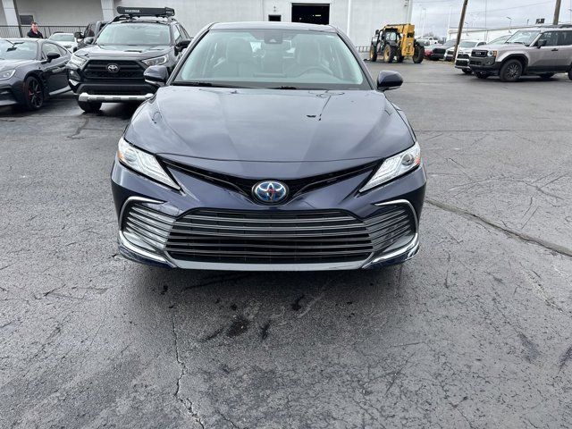 2022 Toyota Camry Hybrid XLE