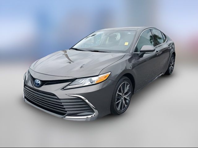 2022 Toyota Camry Hybrid XLE