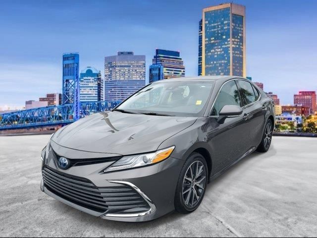 2022 Toyota Camry Hybrid XLE