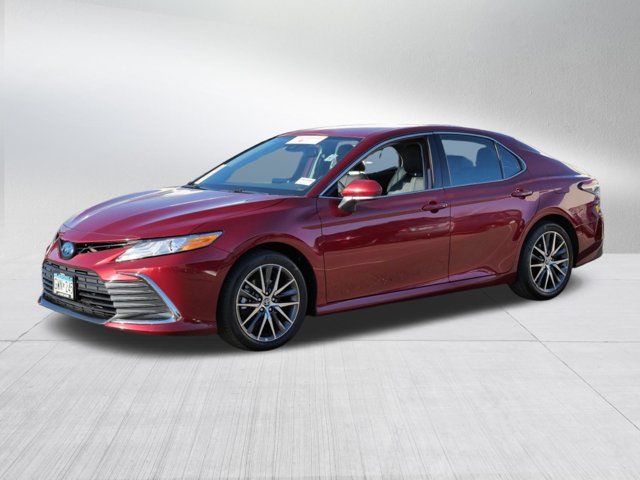 2022 Toyota Camry Hybrid XLE