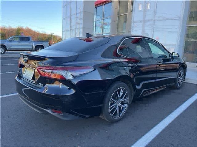 2022 Toyota Camry Hybrid XLE