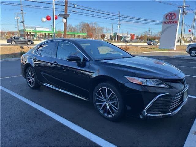 2022 Toyota Camry Hybrid XLE