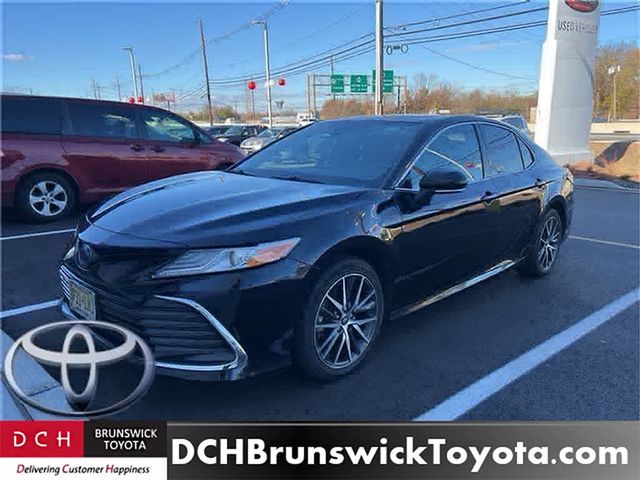 2022 Toyota Camry Hybrid XLE