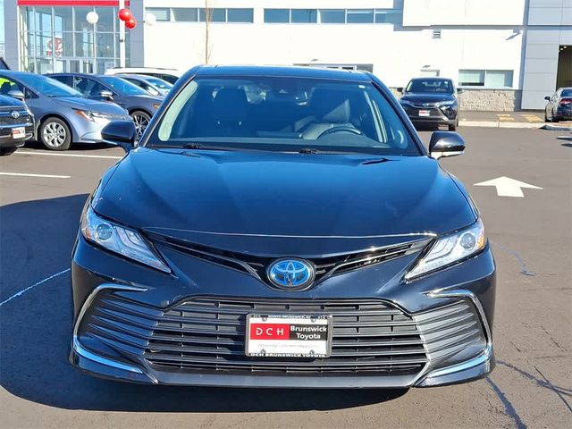 2022 Toyota Camry Hybrid XLE