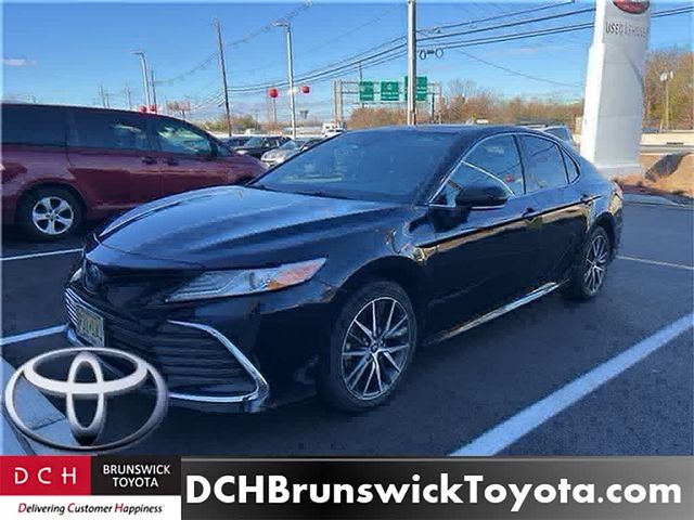 2022 Toyota Camry Hybrid XLE