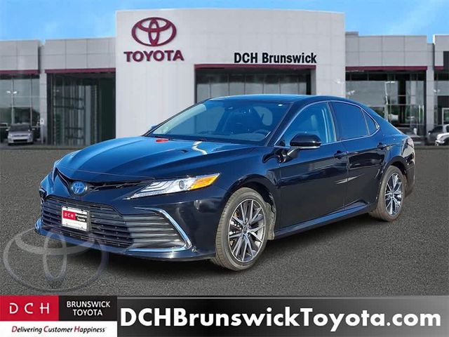 2022 Toyota Camry Hybrid XLE