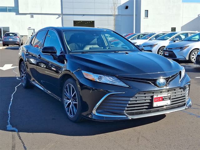 2022 Toyota Camry Hybrid XLE