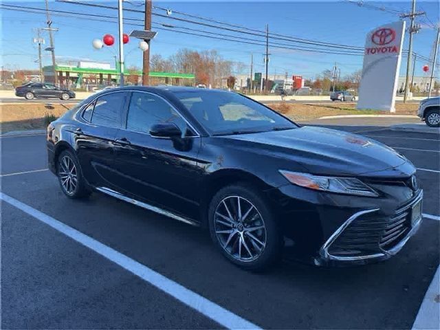 2022 Toyota Camry Hybrid XLE