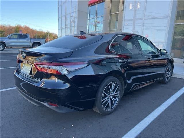 2022 Toyota Camry Hybrid XLE