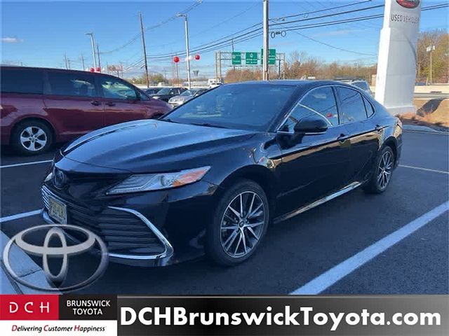 2022 Toyota Camry Hybrid XLE