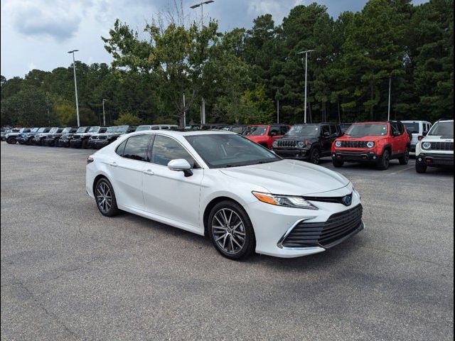 2022 Toyota Camry Hybrid XLE