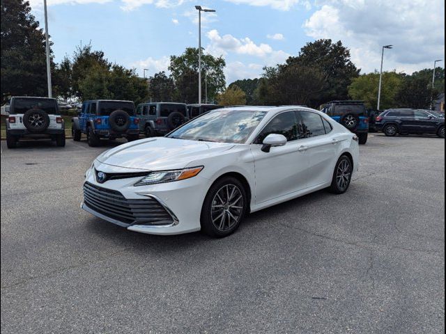 2022 Toyota Camry Hybrid XLE