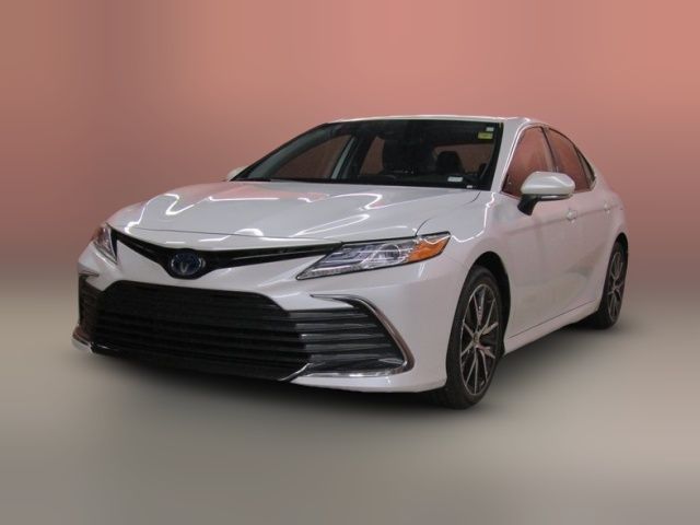 2022 Toyota Camry Hybrid XLE