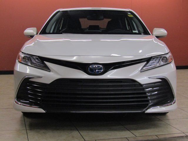 2022 Toyota Camry Hybrid XLE