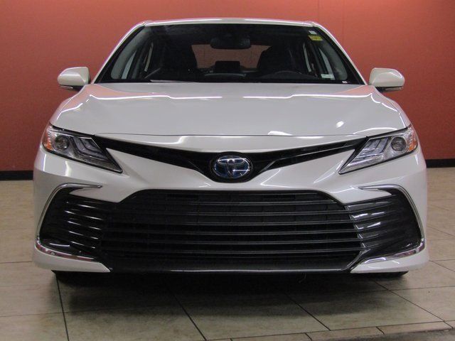 2022 Toyota Camry Hybrid XLE