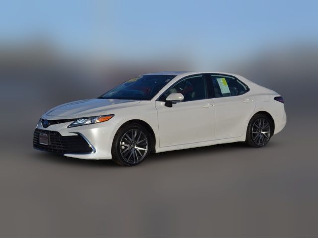 2022 Toyota Camry Hybrid XLE