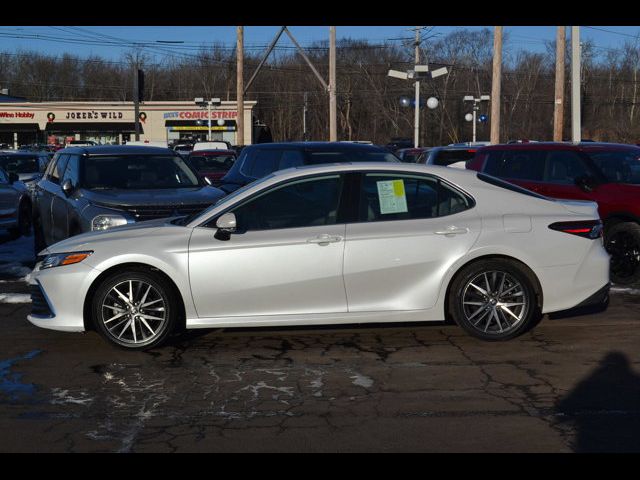 2022 Toyota Camry Hybrid XLE