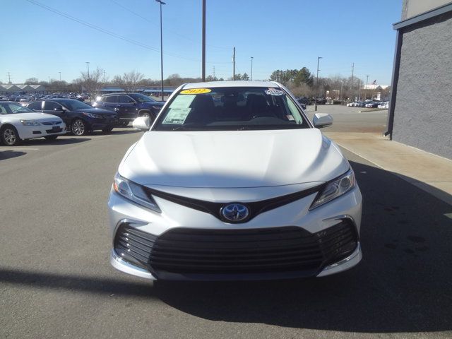 2022 Toyota Camry Hybrid XLE