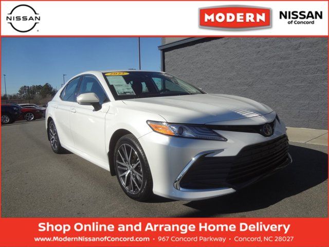 2022 Toyota Camry Hybrid XLE