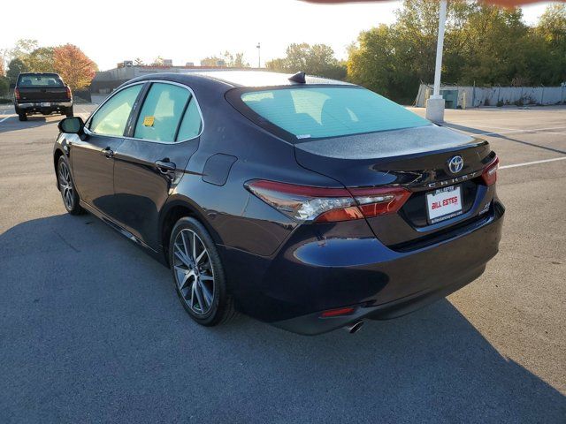 2022 Toyota Camry Hybrid XLE