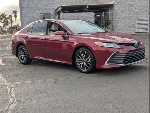 2022 Toyota Camry Hybrid XLE