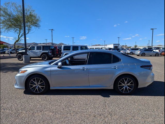 2022 Toyota Camry Hybrid XLE