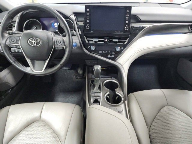 2022 Toyota Camry Hybrid XLE