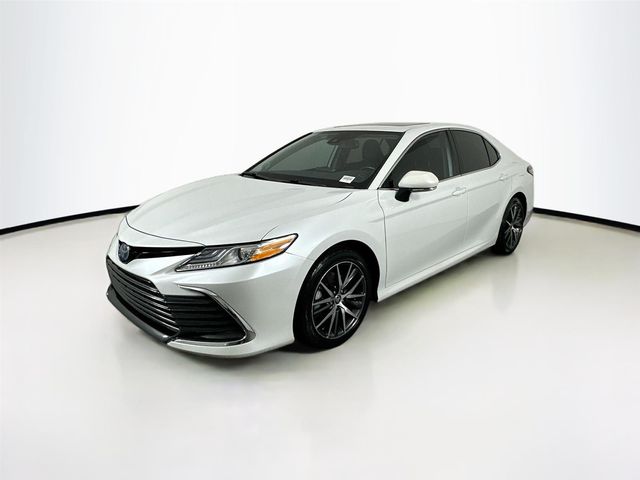 2022 Toyota Camry Hybrid XLE