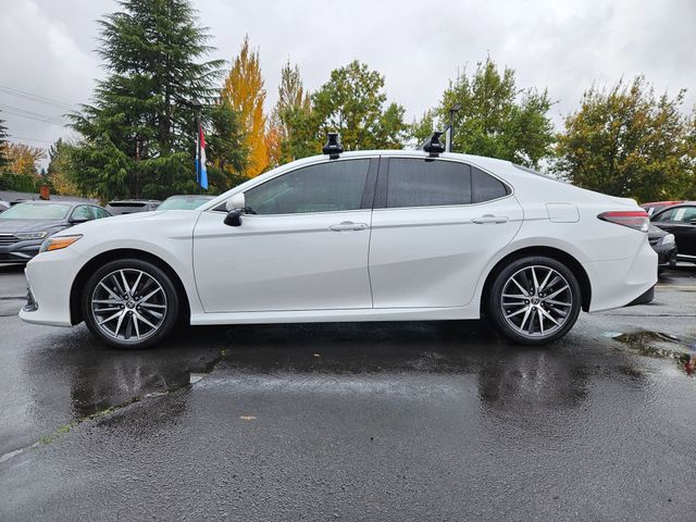 2022 Toyota Camry Hybrid XLE