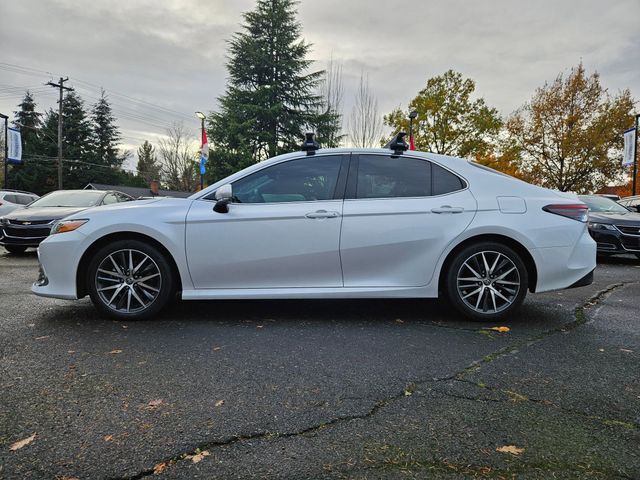 2022 Toyota Camry Hybrid XLE