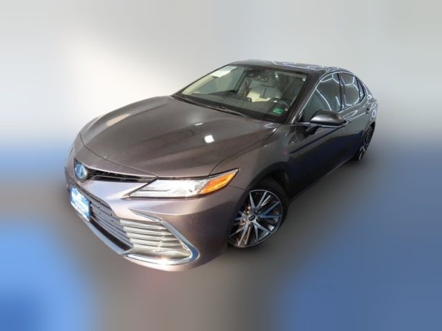 2022 Toyota Camry Hybrid XLE