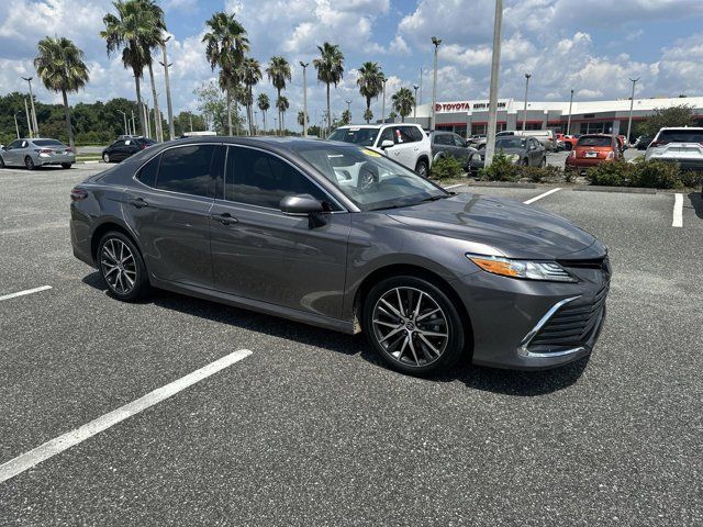 2022 Toyota Camry Hybrid XLE