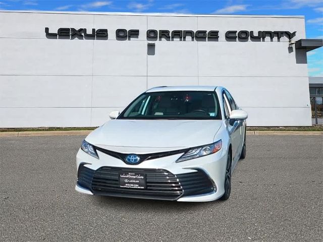 2022 Toyota Camry Hybrid XLE