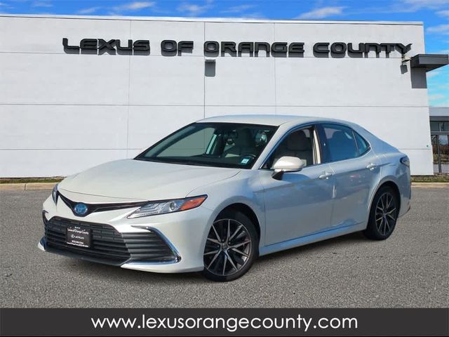 2022 Toyota Camry Hybrid XLE