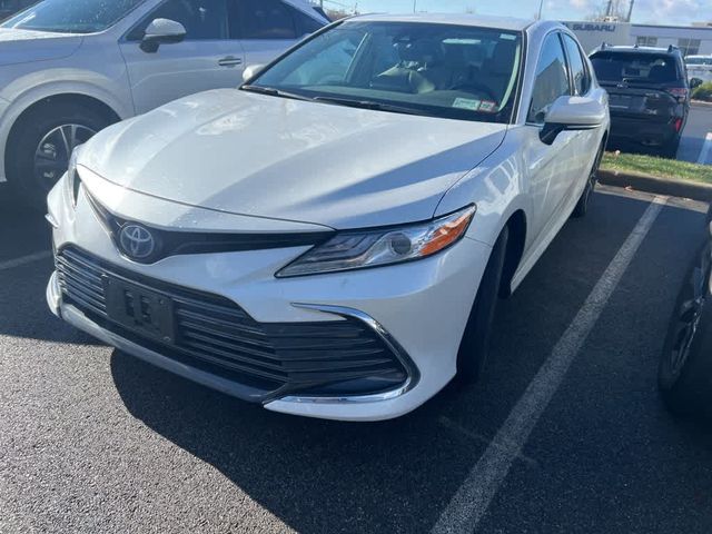 2022 Toyota Camry Hybrid XLE